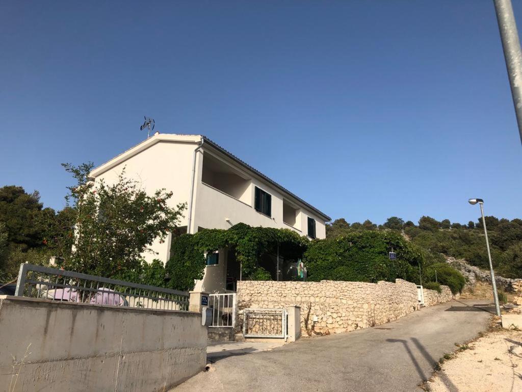 Apartmani Mares Razanj Luaran gambar