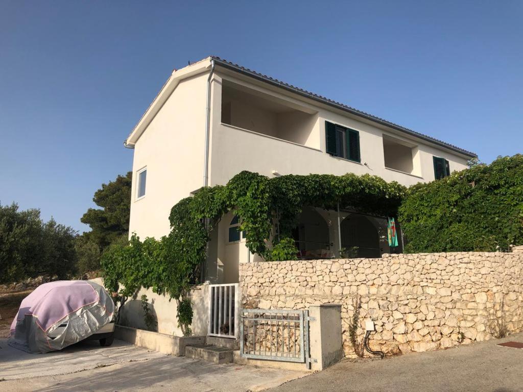 Apartmani Mares Razanj Luaran gambar