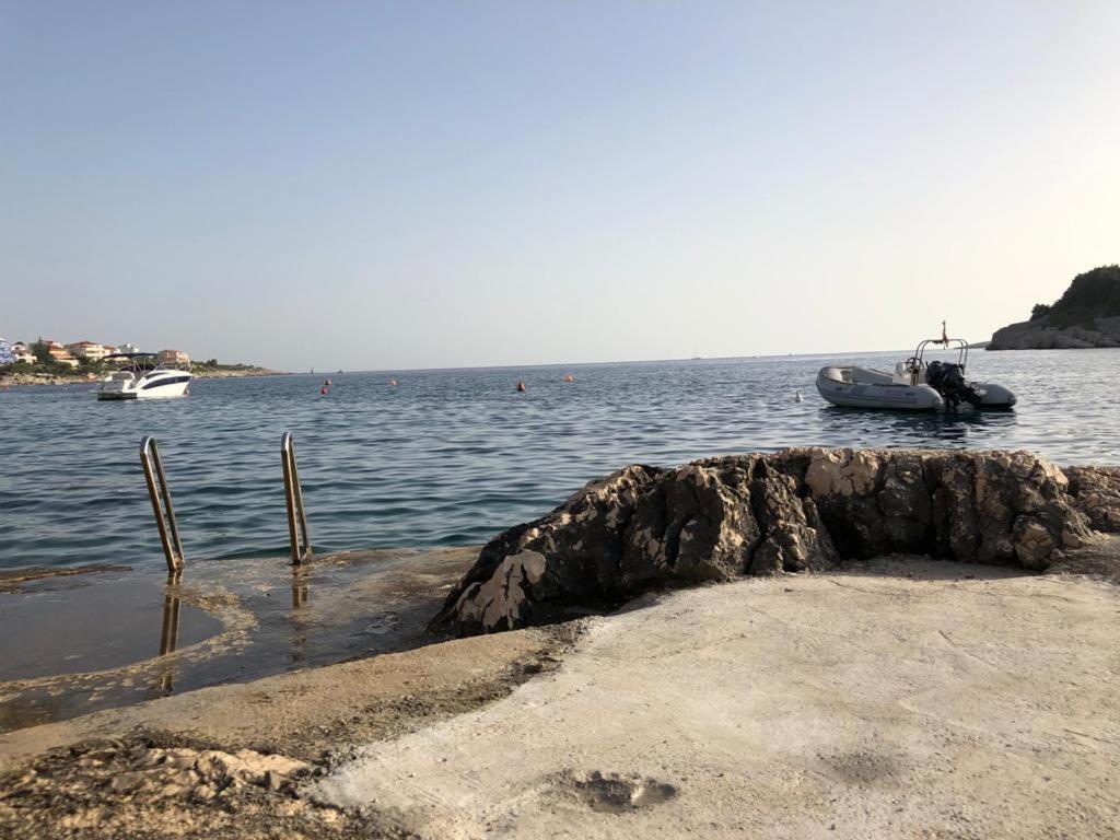 Apartmani Mares Razanj Luaran gambar